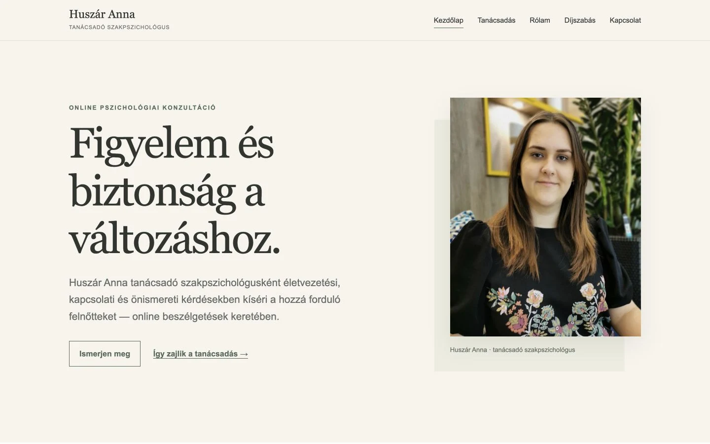 Pszichológus Anna valódi weboldala laptopon bemutatva